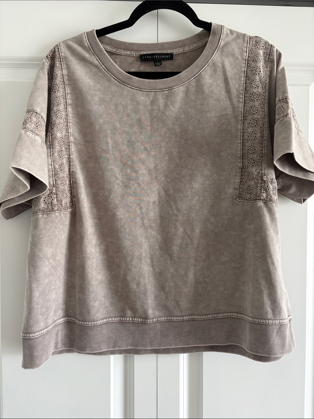 Jane+Delancey Light Gray Eyelet Trim Sweatshirt Top Size L